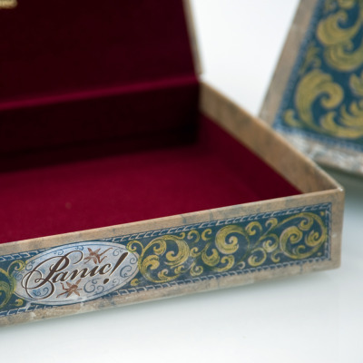 Panic-at-the-disco-collectors-box-4