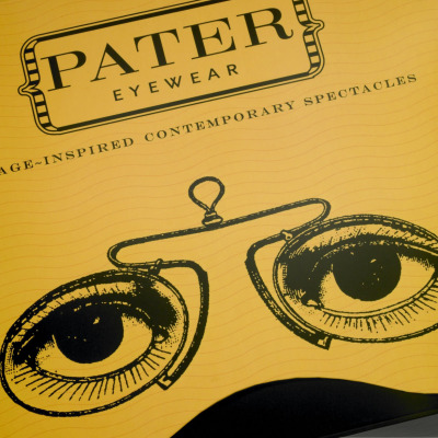 Pater-eyewear-curve-edge-folder-tray-handle